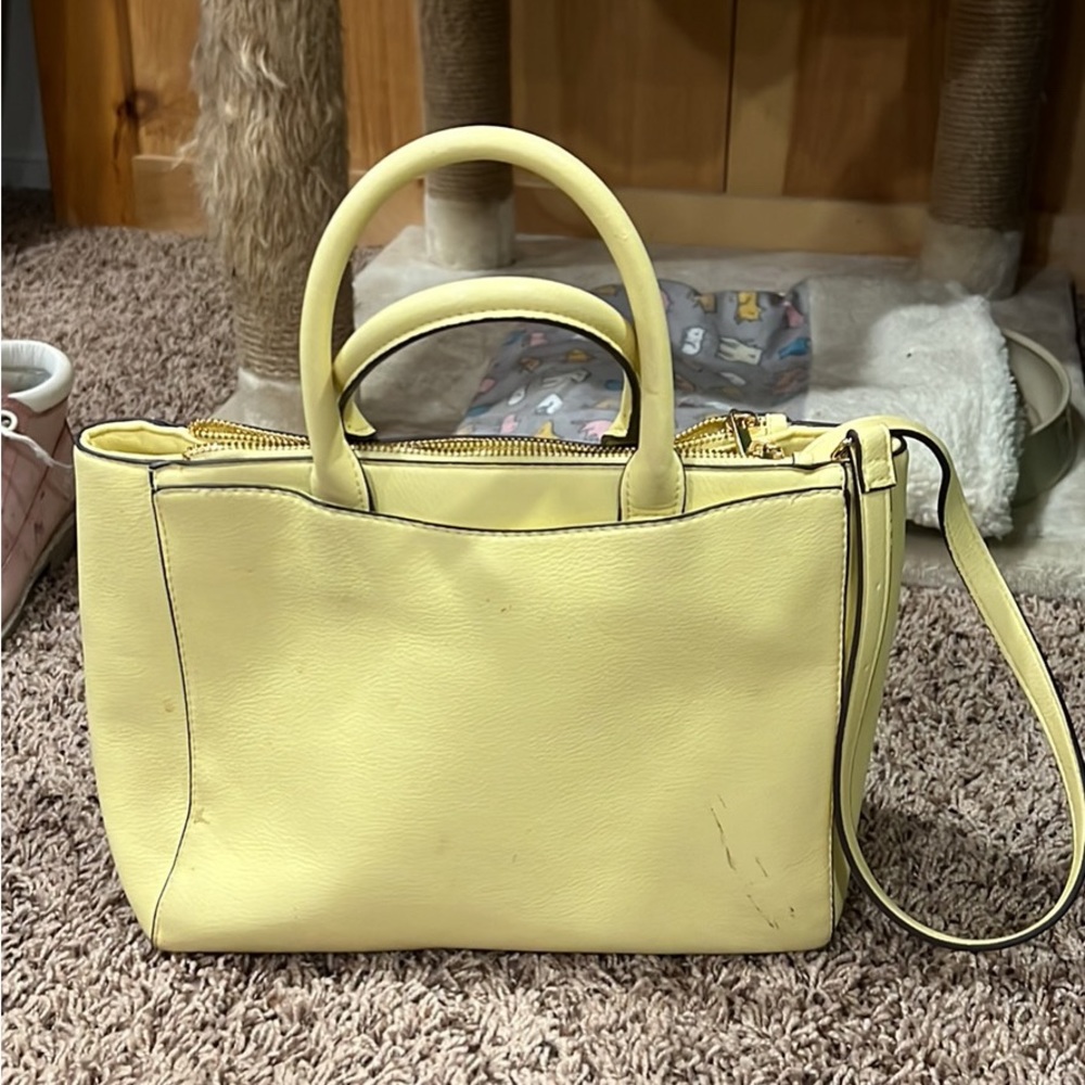 Light yellow purse